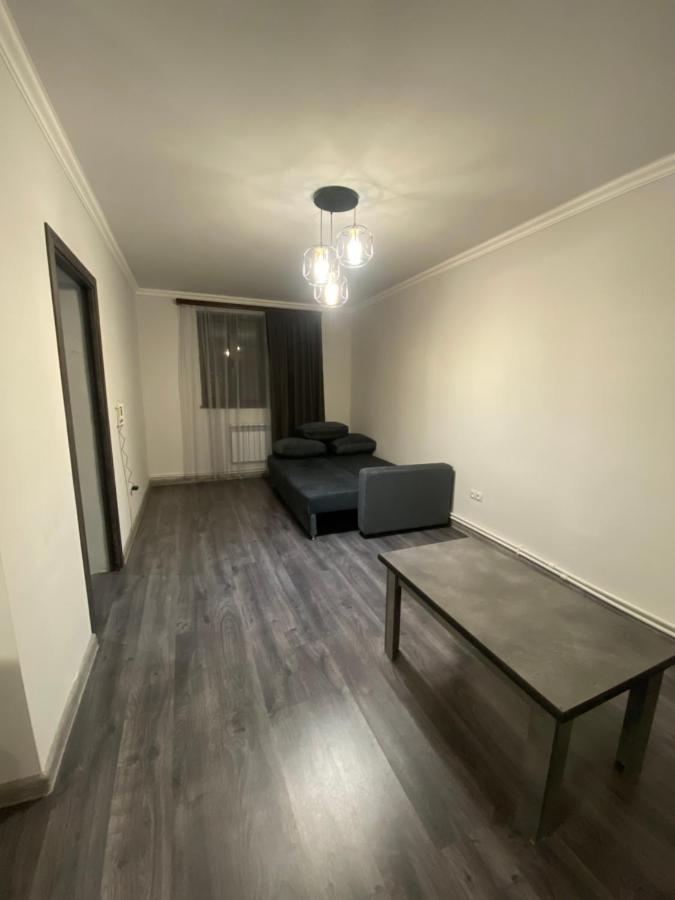2 Cosy Apartment In Townhouse Near Airport Evn Geghanist  Ngoại thất bức ảnh