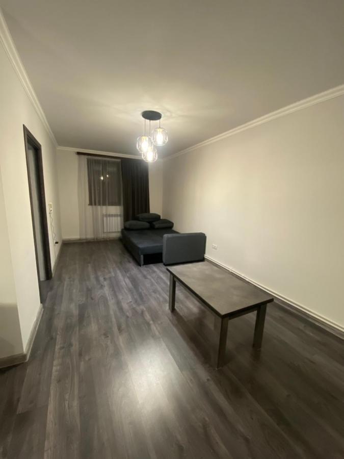 2 Cosy Apartment In Townhouse Near Airport Evn Geghanist  Ngoại thất bức ảnh
