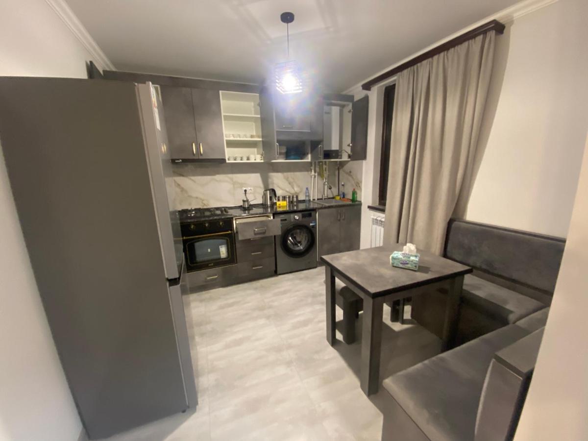 2 Cosy Apartment In Townhouse Near Airport Evn Geghanist  Ngoại thất bức ảnh
