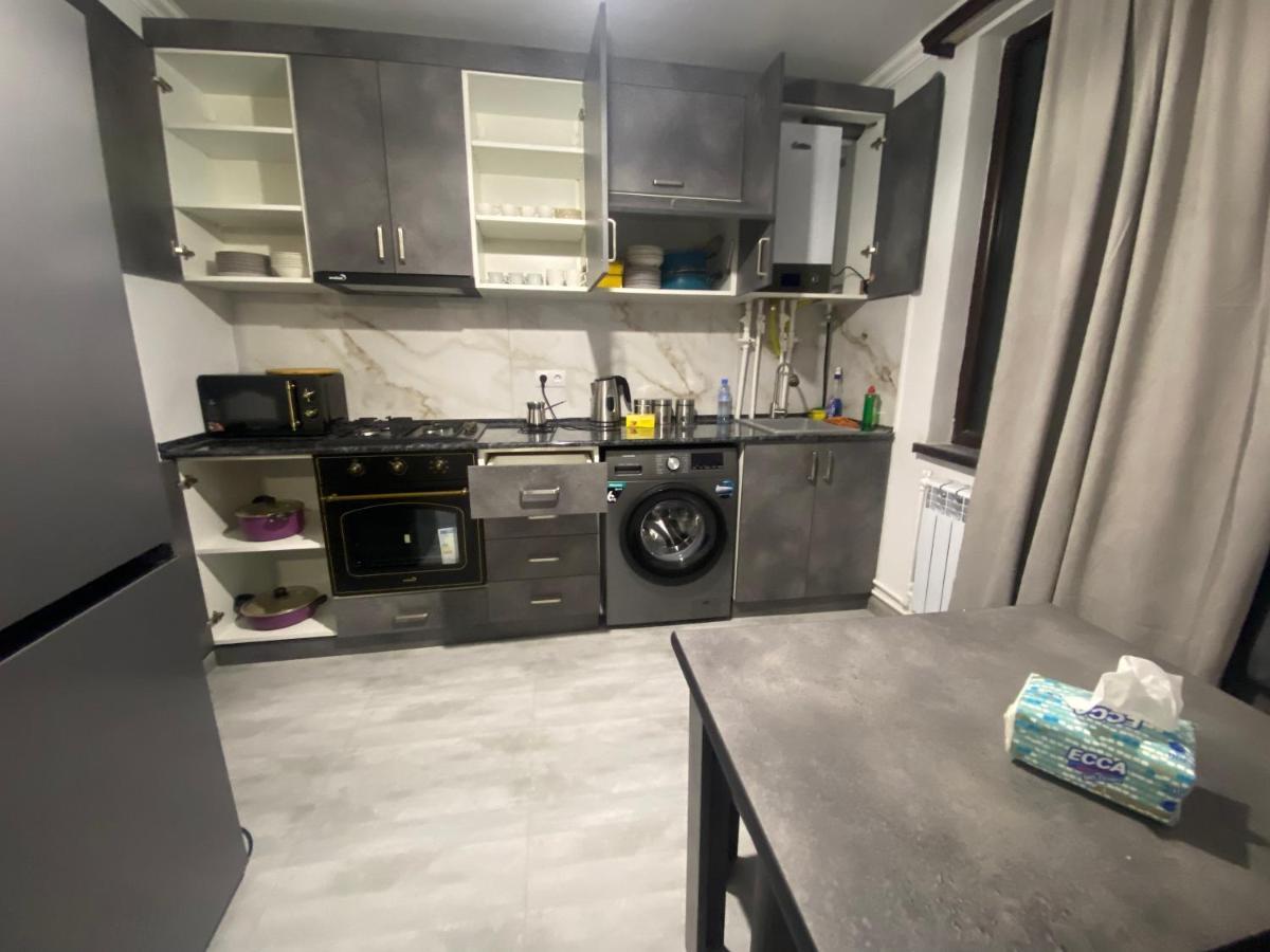 2 Cosy Apartment In Townhouse Near Airport Evn Geghanist  Ngoại thất bức ảnh