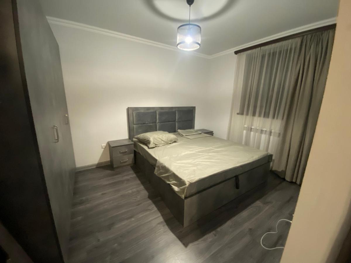 2 Cosy Apartment In Townhouse Near Airport Evn Geghanist  Ngoại thất bức ảnh